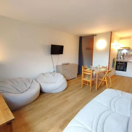 Апартаменты Cosy 4 Pers A St-lary Avec Coin Nuit, Kitchenette Equipee - Fr-1-457-340